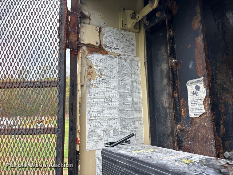 image for item EO4180 2001 Ingersoll Rand CM695D drilling rig