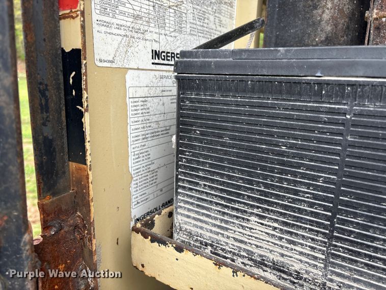 image for item EO4180 2001 Ingersoll Rand CM695D drilling rig