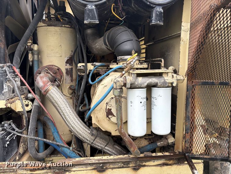 image for item EO4180 2001 Ingersoll Rand CM695D drilling rig