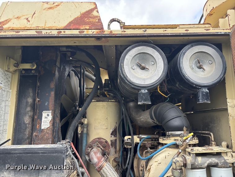 image for item EO4180 2001 Ingersoll Rand CM695D drilling rig