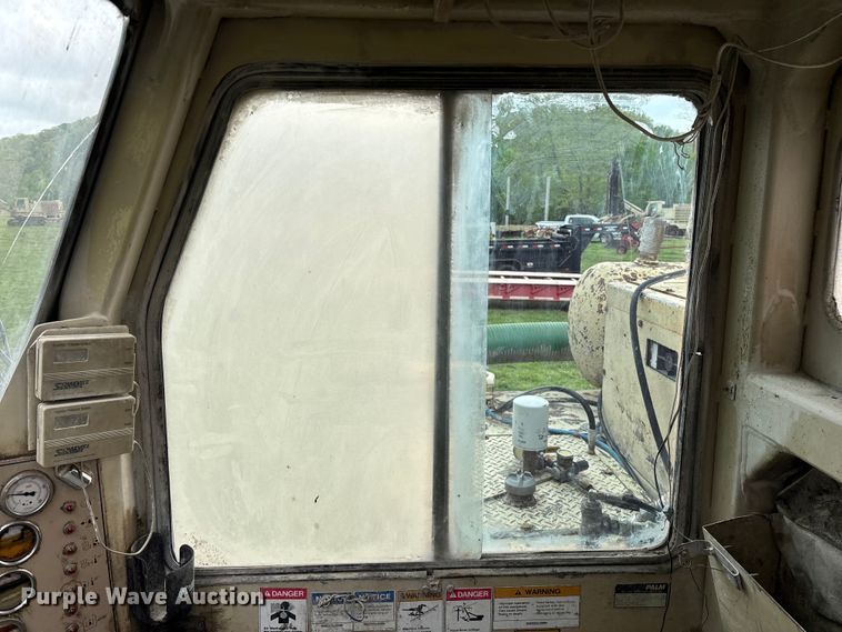 image for item EO4181 1997 Ingersoll Rand ECM690 drilling Rig