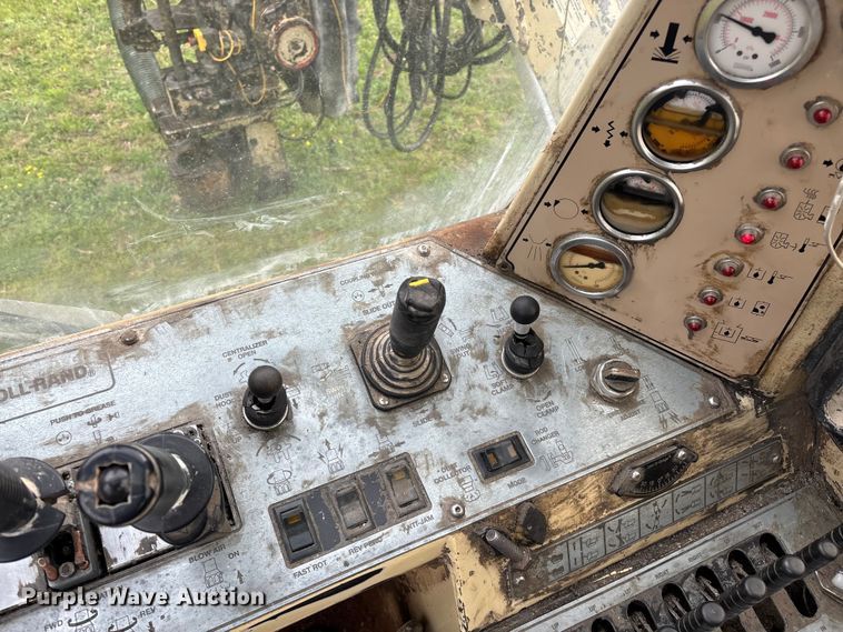 image for item EO4181 1997 Ingersoll Rand ECM690 drilling Rig