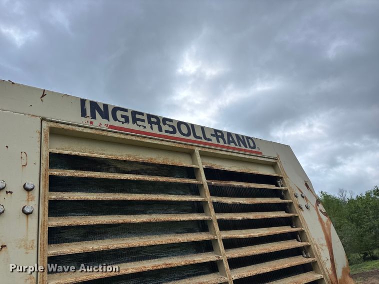 image for item EO4182 1996 Ingersoll Rand CM695D drilling rig