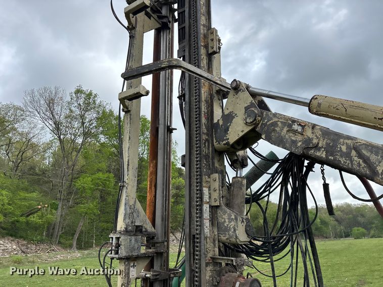 image for item EO4182 1996 Ingersoll Rand CM695D drilling rig