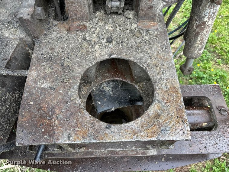 image for item EO4182 1996 Ingersoll Rand CM695D drilling rig