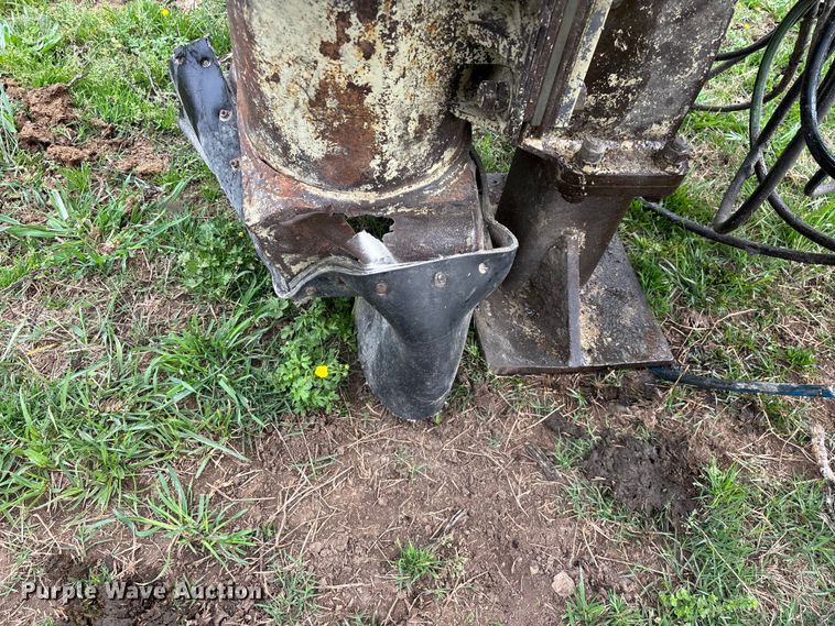 image for item EO4182 1996 Ingersoll Rand CM695D drilling rig