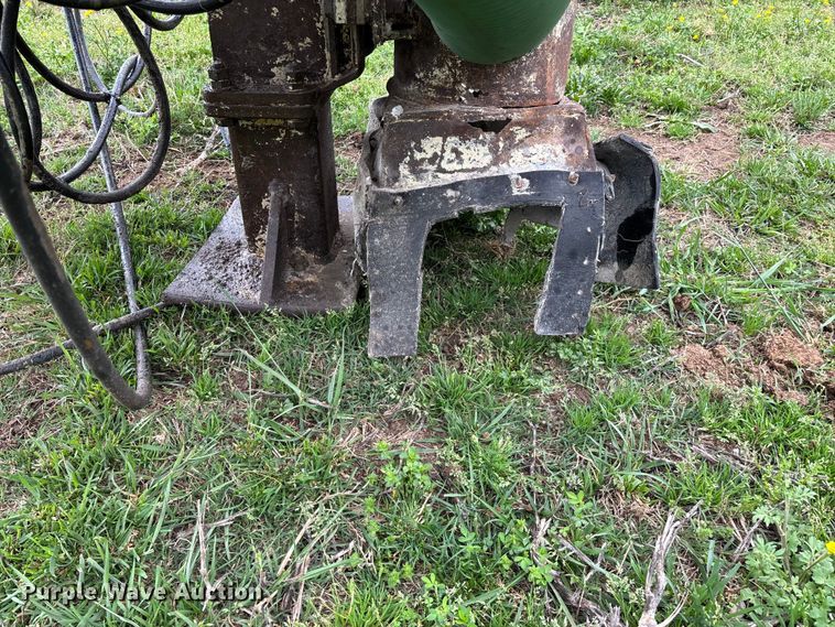 image for item EO4182 1996 Ingersoll Rand CM695D drilling rig