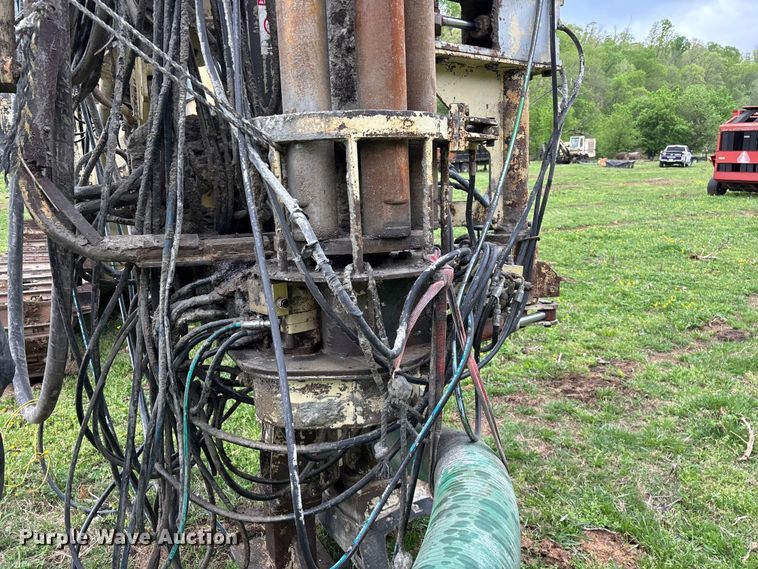 image for item EO4182 1996 Ingersoll Rand CM695D drilling rig