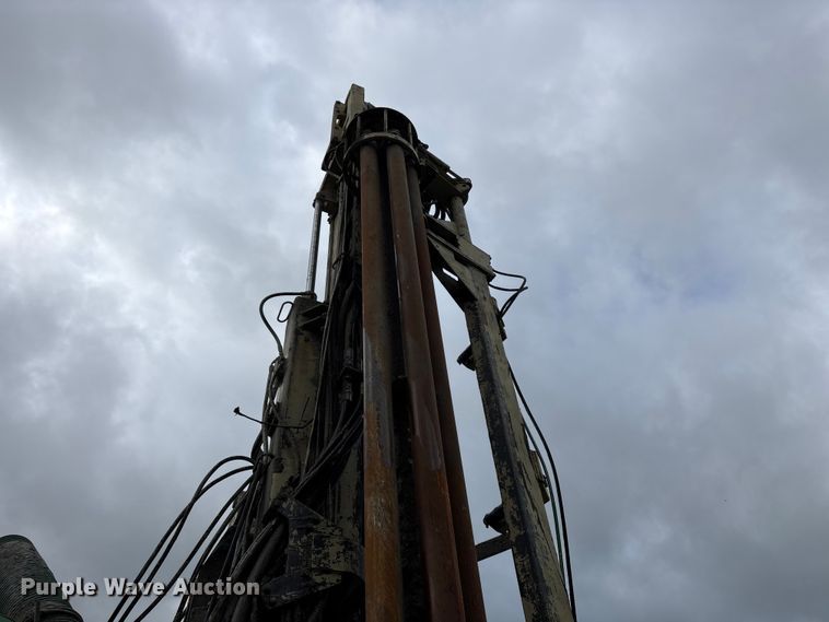 image for item EO4182 1996 Ingersoll Rand CM695D drilling rig