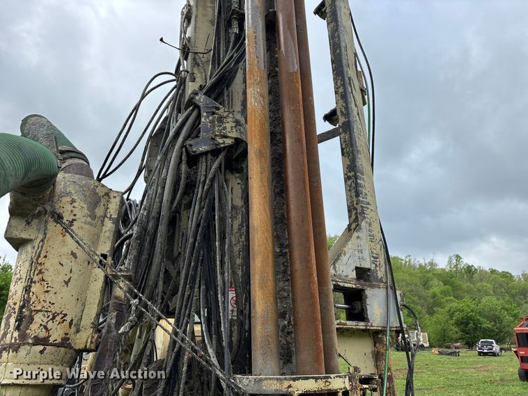 image for item EO4182 1996 Ingersoll Rand CM695D drilling rig