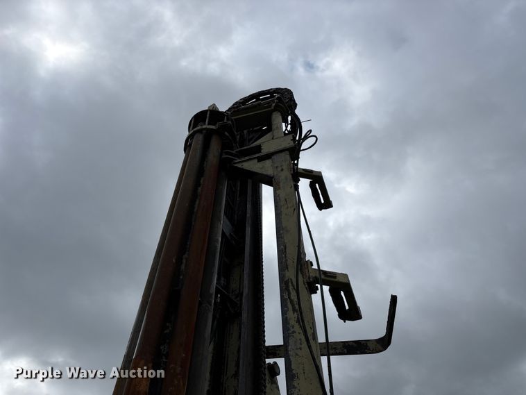 image for item EO4182 1996 Ingersoll Rand CM695D drilling rig