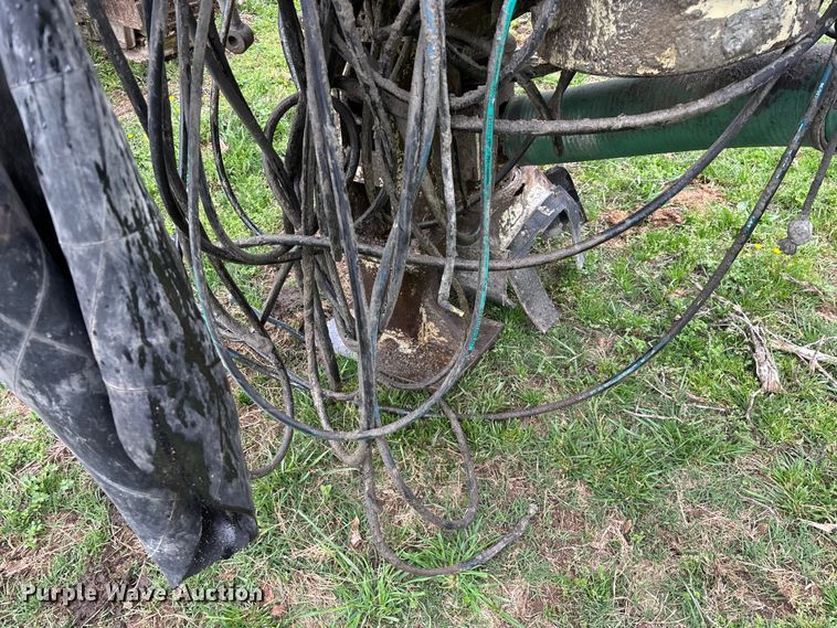 image for item EO4182 1996 Ingersoll Rand CM695D drilling rig