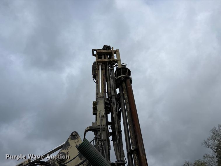 image for item EO4182 1996 Ingersoll Rand CM695D drilling rig