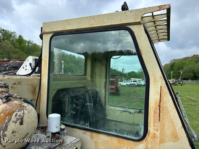 image for item EO4182 1996 Ingersoll Rand CM695D drilling rig