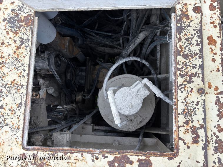 image for item EO4182 1996 Ingersoll Rand CM695D drilling rig