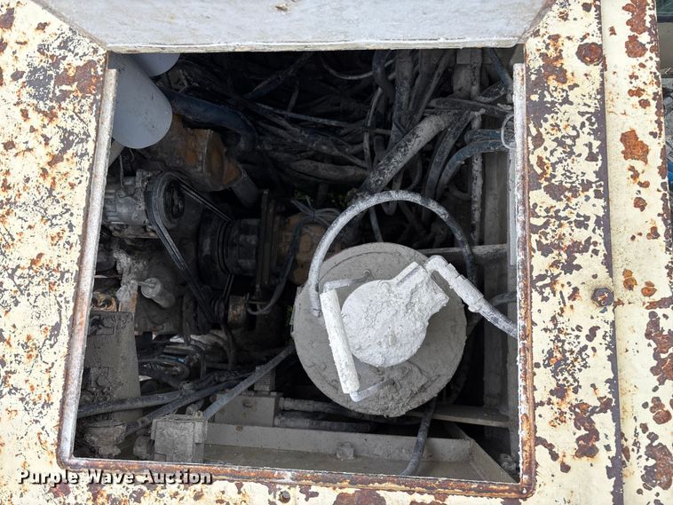 image for item EO4182 1996 Ingersoll Rand CM695D drilling rig