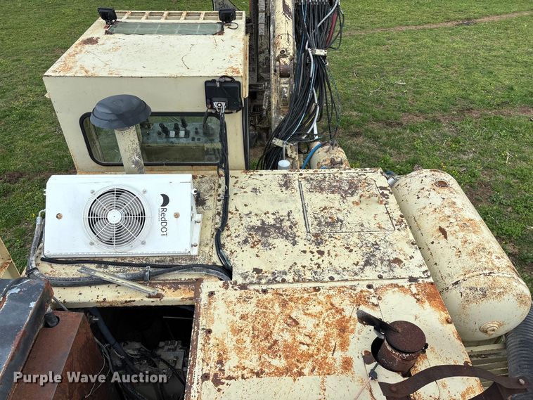 image for item EO4182 1996 Ingersoll Rand CM695D drilling rig