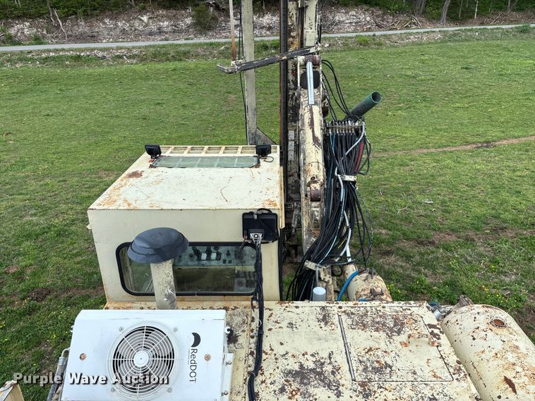 image for item EO4182 1996 Ingersoll Rand CM695D drilling rig