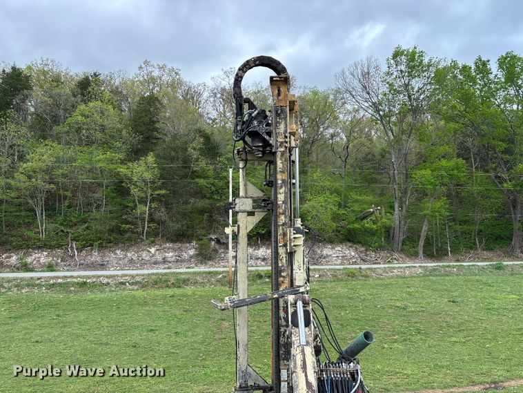 image for item EO4182 1996 Ingersoll Rand CM695D drilling rig