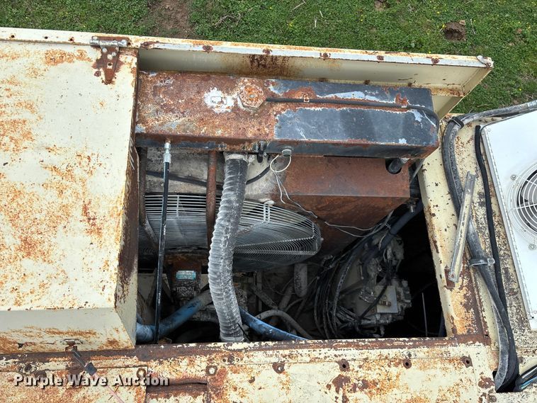 image for item EO4182 1996 Ingersoll Rand CM695D drilling rig