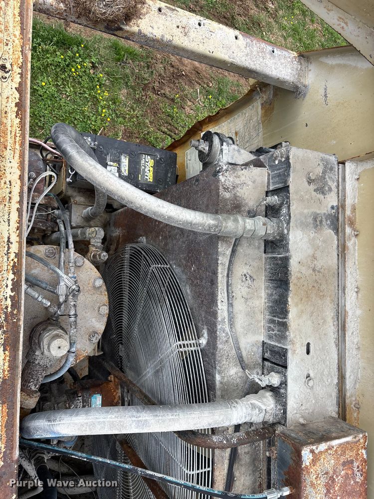 image for item EO4182 1996 Ingersoll Rand CM695D drilling rig