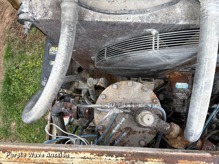 image for item EO4182 1996 Ingersoll Rand CM695D drilling rig