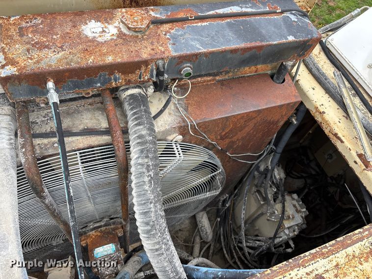 image for item EO4182 1996 Ingersoll Rand CM695D drilling rig