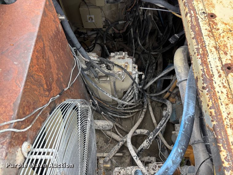 image for item EO4182 1996 Ingersoll Rand CM695D drilling rig