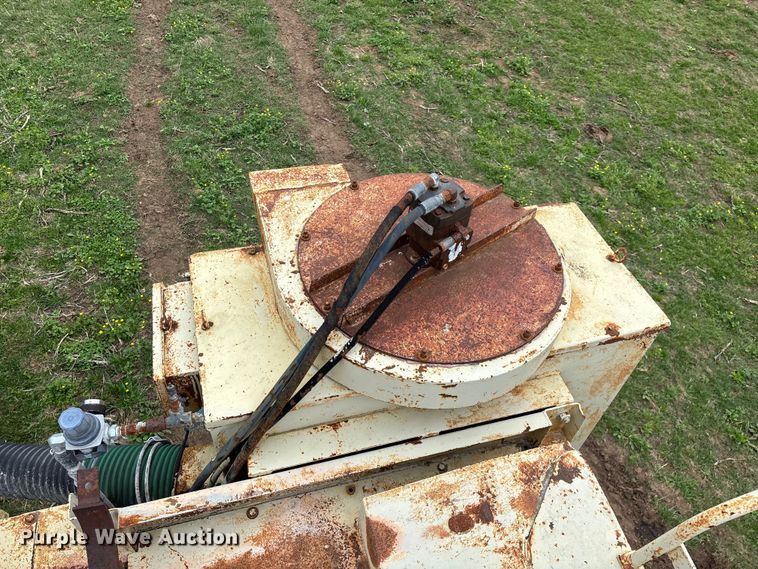 image for item EO4182 1996 Ingersoll Rand CM695D drilling rig