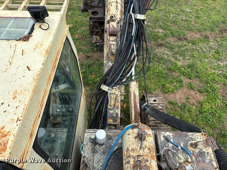 image for item EO4182 1996 Ingersoll Rand CM695D drilling rig