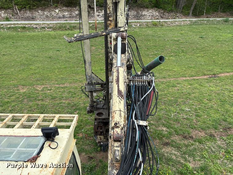 image for item EO4182 1996 Ingersoll Rand CM695D drilling rig