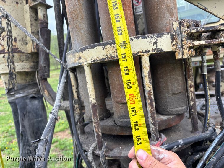 image for item EO4182 1996 Ingersoll Rand CM695D drilling rig