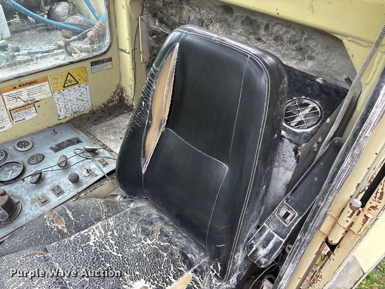 image for item EO4182 1996 Ingersoll Rand CM695D drilling rig