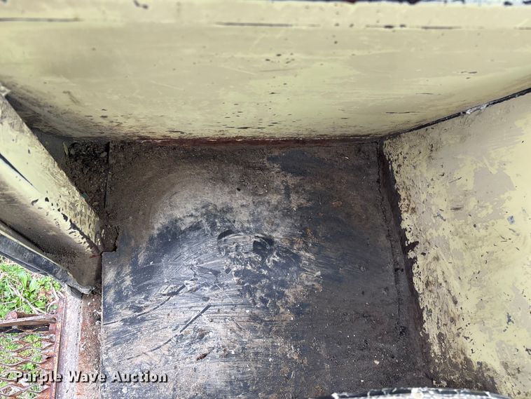 image for item EO4182 1996 Ingersoll Rand CM695D drilling rig