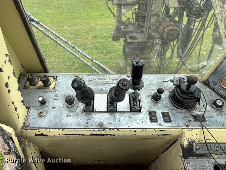 image for item EO4182 1996 Ingersoll Rand CM695D drilling rig