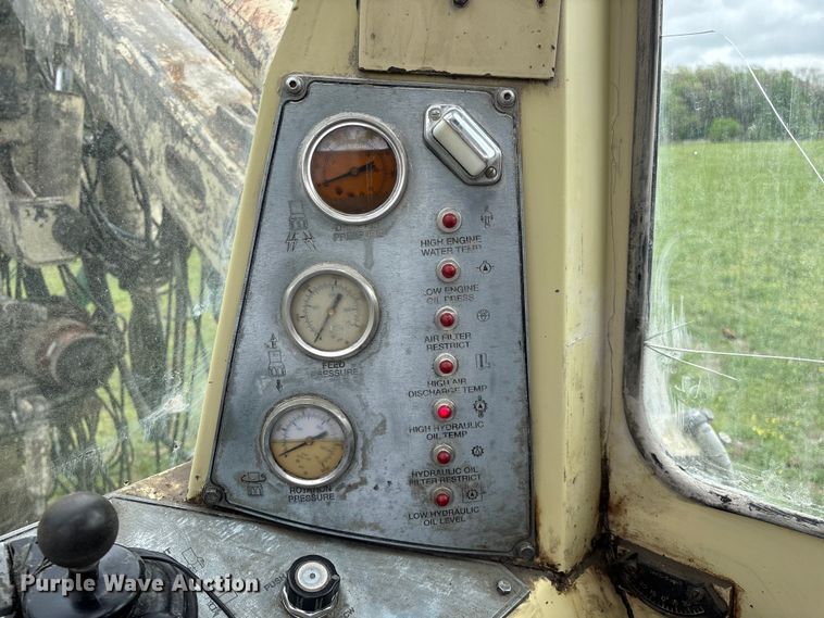 image for item EO4182 1996 Ingersoll Rand CM695D drilling rig