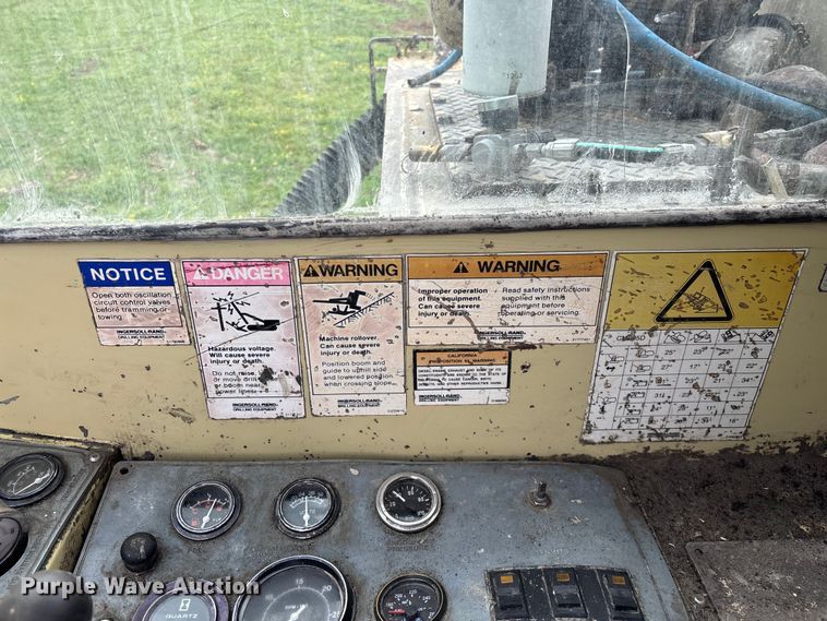 image for item EO4182 1996 Ingersoll Rand CM695D drilling rig