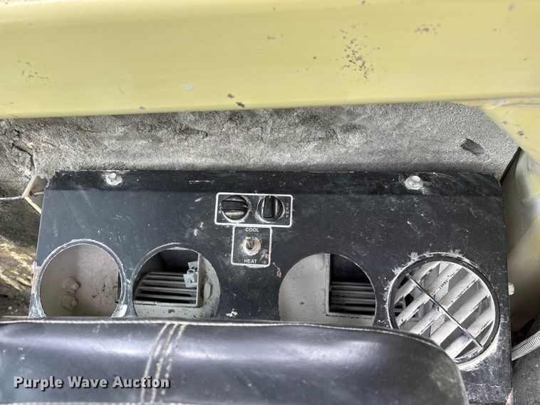 image for item EO4182 1996 Ingersoll Rand CM695D drilling rig