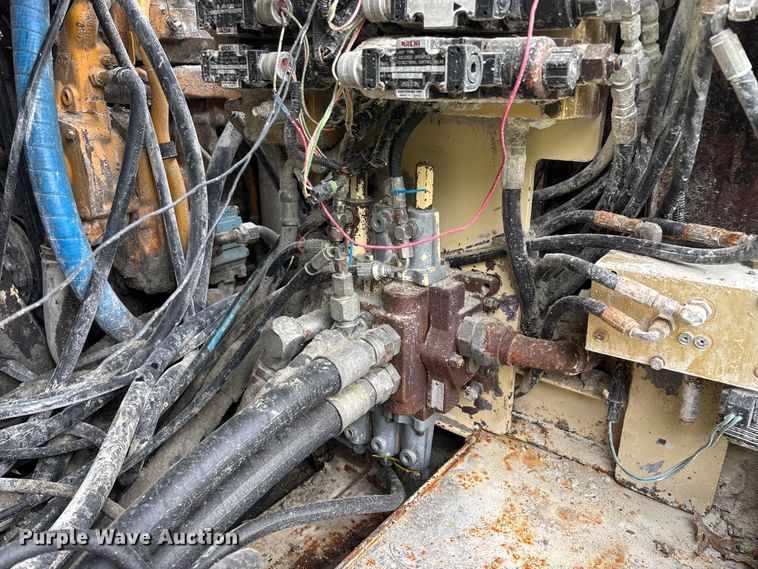 image for item EO4182 1996 Ingersoll Rand CM695D drilling rig