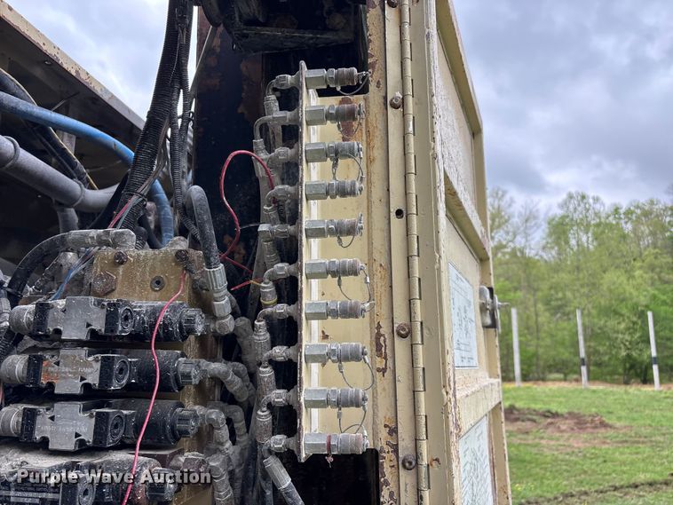 image for item EO4182 1996 Ingersoll Rand CM695D drilling rig