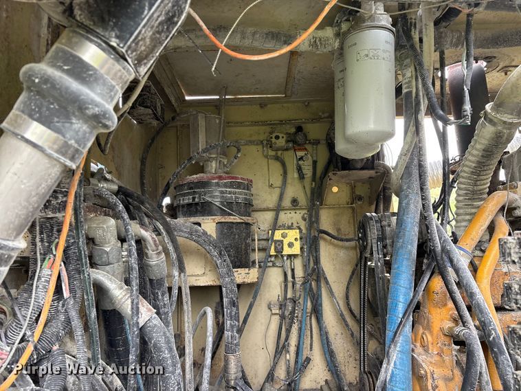 image for item EO4182 1996 Ingersoll Rand CM695D drilling rig