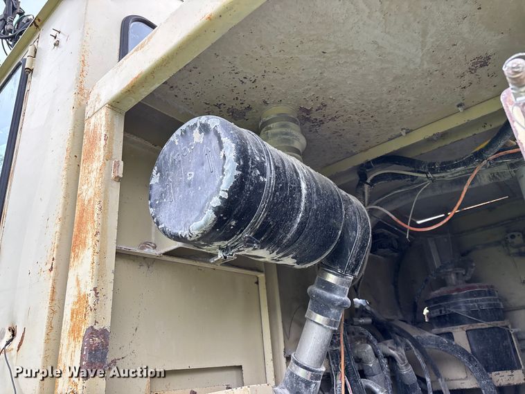 image for item EO4182 1996 Ingersoll Rand CM695D drilling rig