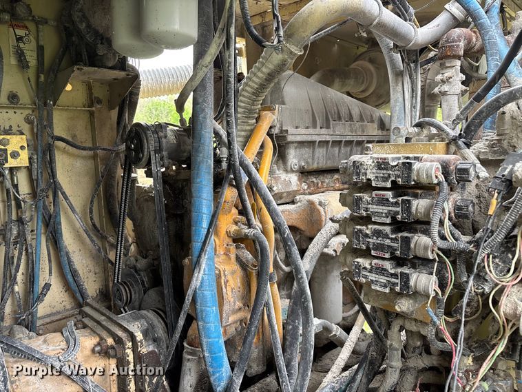 image for item EO4182 1996 Ingersoll Rand CM695D drilling rig