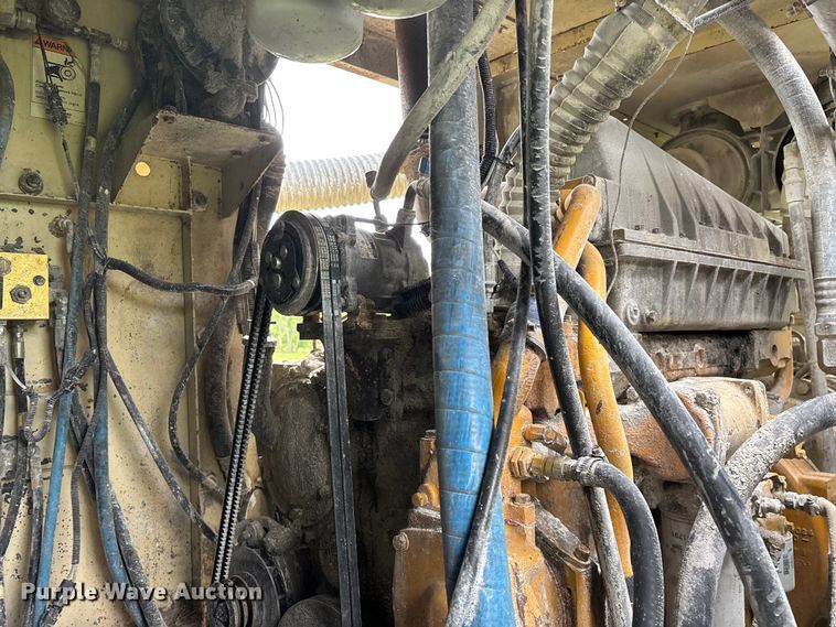 image for item EO4182 1996 Ingersoll Rand CM695D drilling rig