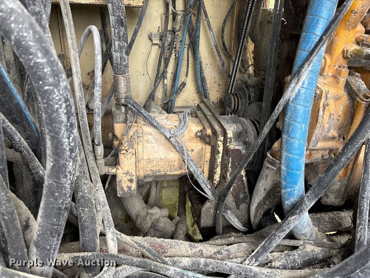 image for item EO4182 1996 Ingersoll Rand CM695D drilling rig