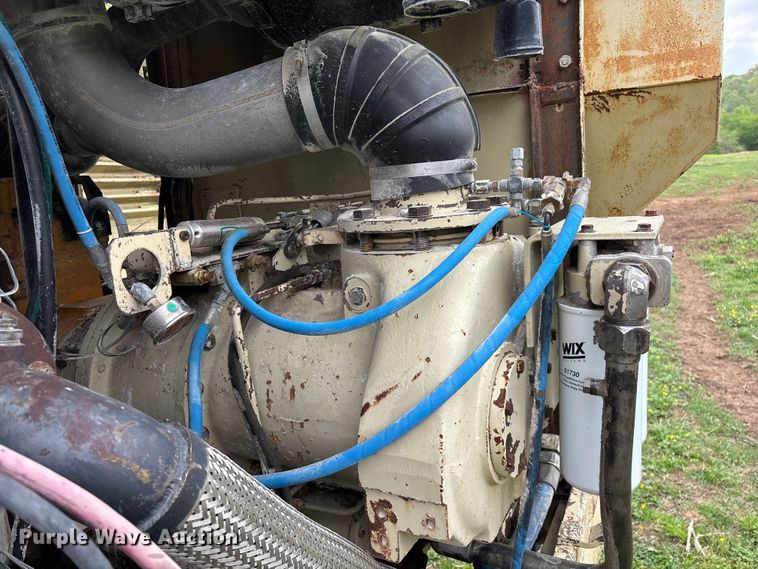 image for item EO4182 1996 Ingersoll Rand CM695D drilling rig