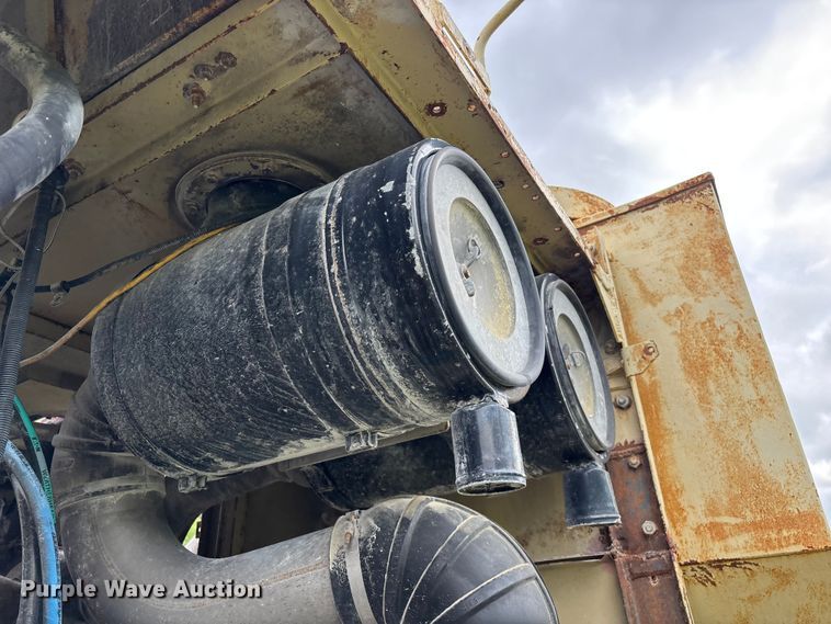 image for item EO4182 1996 Ingersoll Rand CM695D drilling rig