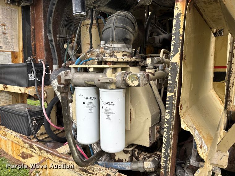 image for item EO4182 1996 Ingersoll Rand CM695D drilling rig