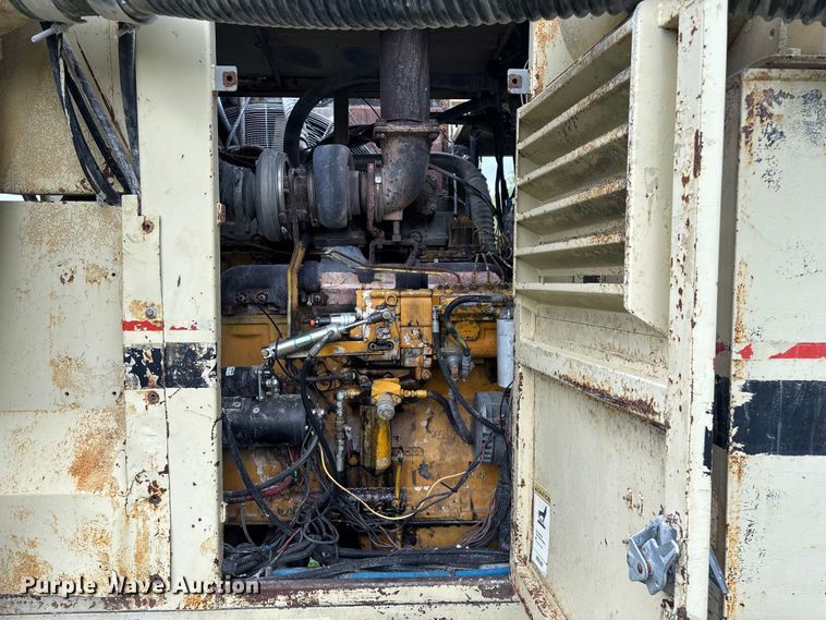 image for item EO4182 1996 Ingersoll Rand CM695D drilling rig