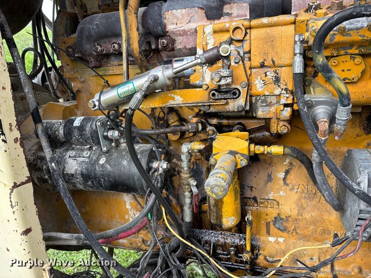 image for item EO4182 1996 Ingersoll Rand CM695D drilling rig